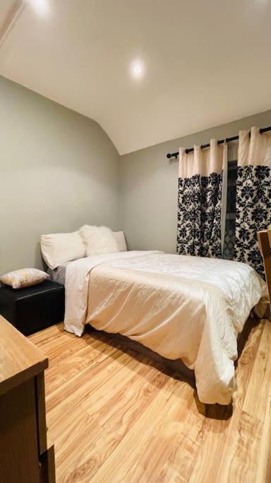 Apartment Small Mins Walks To Centre