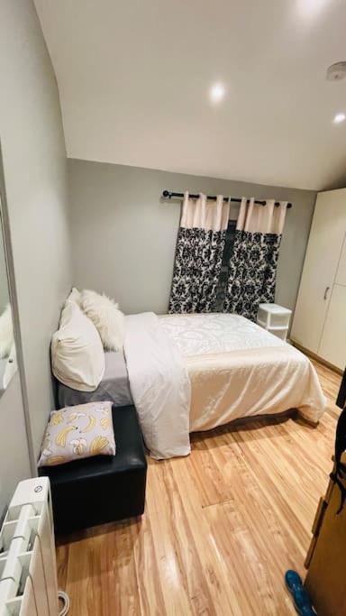 Small Mins Walks To Centre Apartment